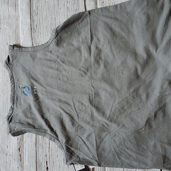 🆕️ PELOTON US STUDIO SIDE SLIT GRAY TANK - Picture 9 of 9